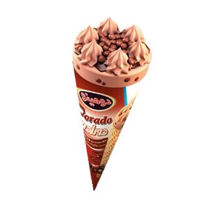بستنی قیفی دورادو کاکائویی با سس شکلات دومینو